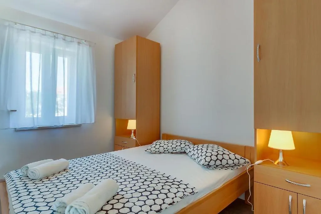 Linde Apartment Nerezine 0*,  Croatia