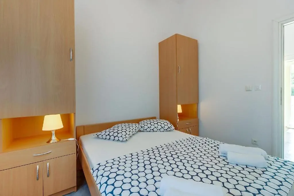 Linde Apartment Nerezine Croatia